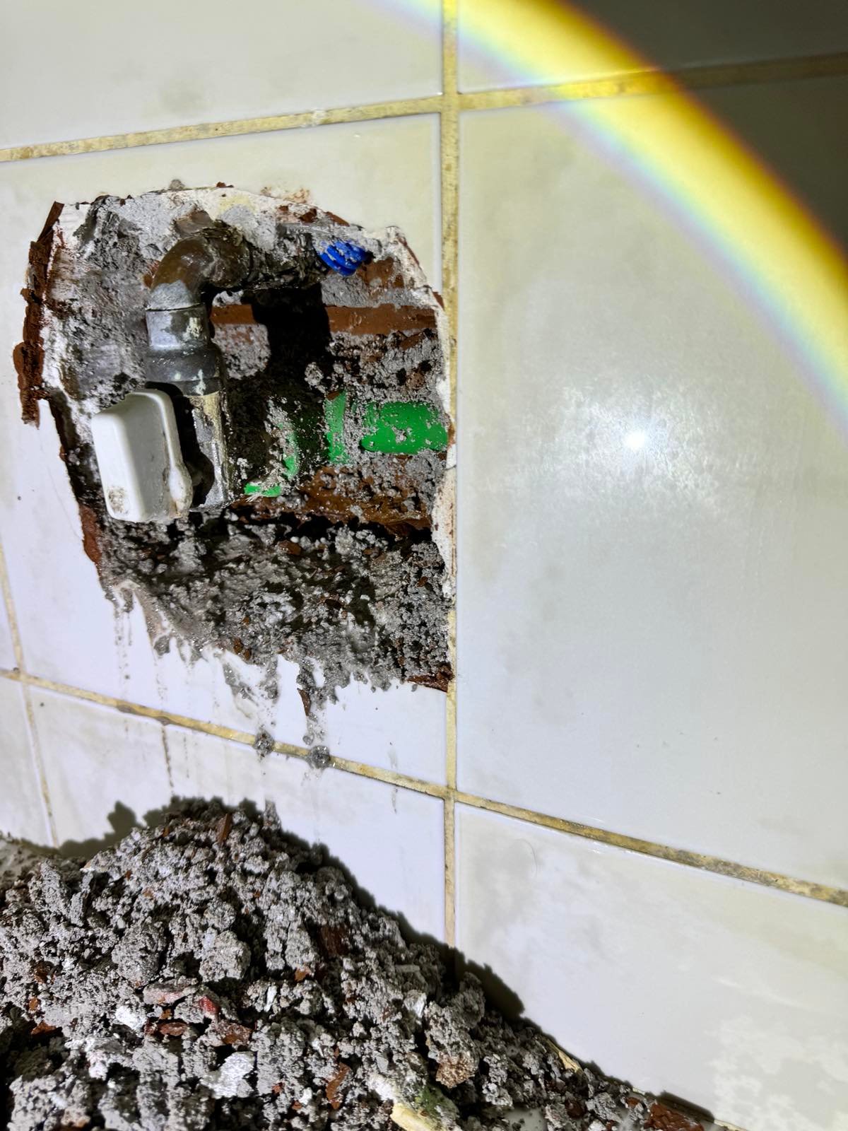 Εντοπισμός διαρροής νερού με υπερήχους σε σωληνώσεις χωρίς σκάψιμο